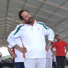 performed Yoga with Jharkhand CM Shri Raghubar  Das & a large number of people from all walks of life on the occasion of International Yoga Day at Prabhat Tara Maidan, Dhurwa in Ranchi.