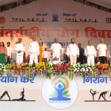 performed Yoga with Jharkhand CM Shri Raghubar  Das & a large number of people from all walks of life on the occasion of International Yoga Day at Prabhat Tara Maidan, Dhurwa in Ranchi.