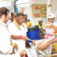 Dated: 25.09.2017, I along with Puducherry Chief Minister Shri V Narayanasamy inaugurated Hunar Haat, being organised by Minority Affairs Ministry at Puducherry.